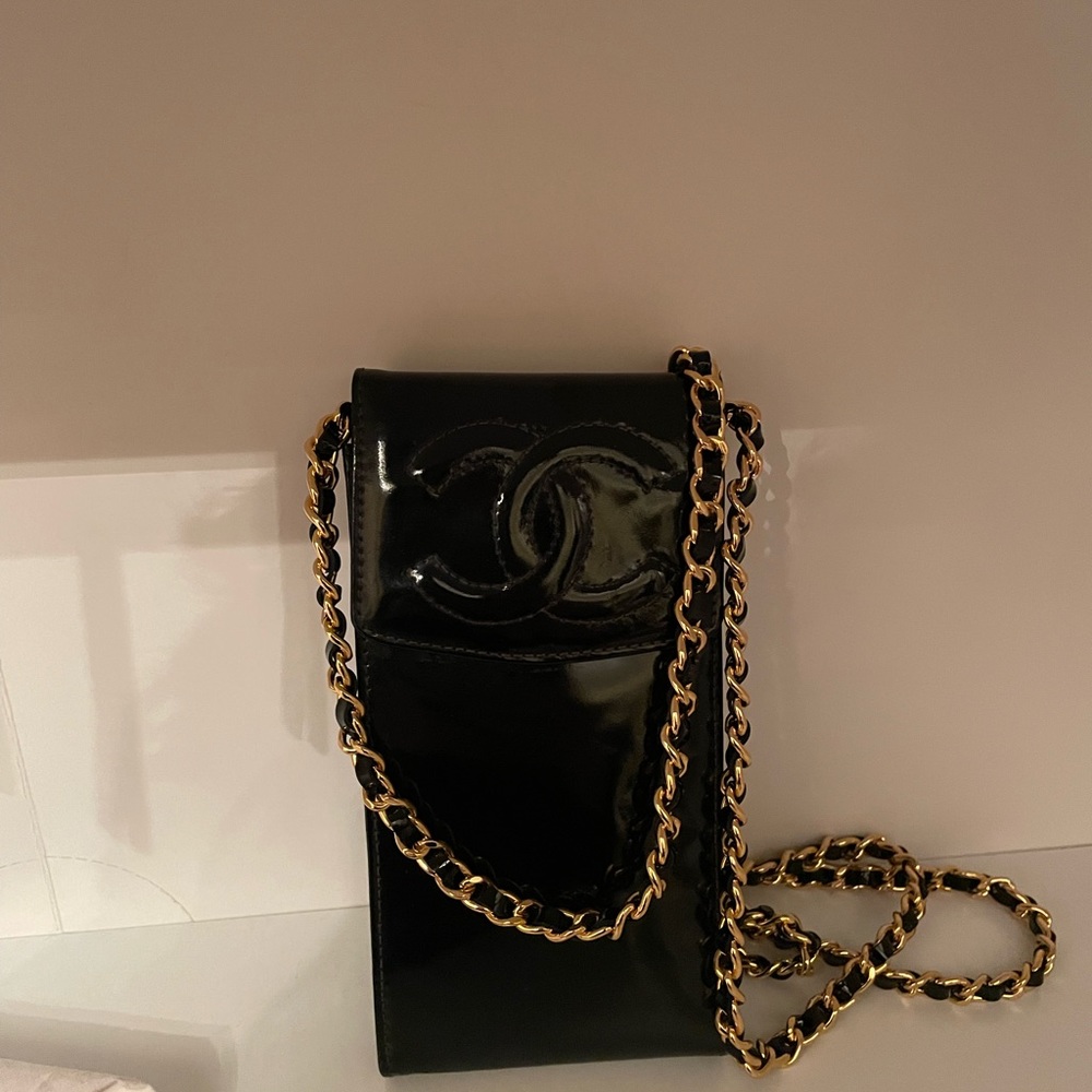 Chanel vintage patent cell phone holder - Picture 8 of 13